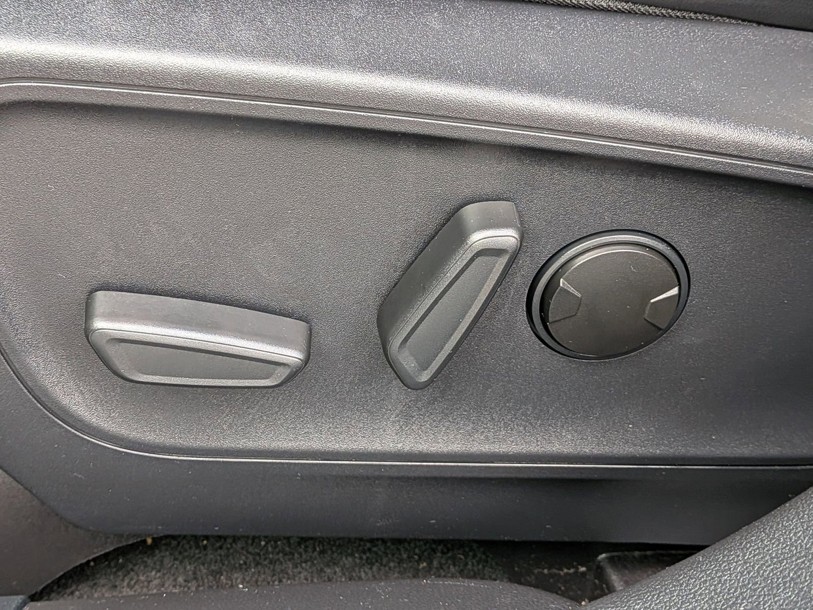 Certified 2025 Ford Escape Platinum image 22