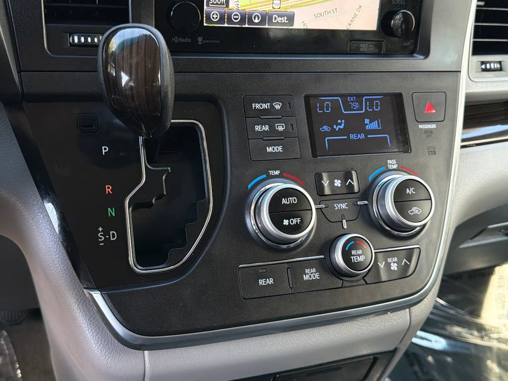 Used 2015 Toyota Sienna XLE Premium FWD image 30