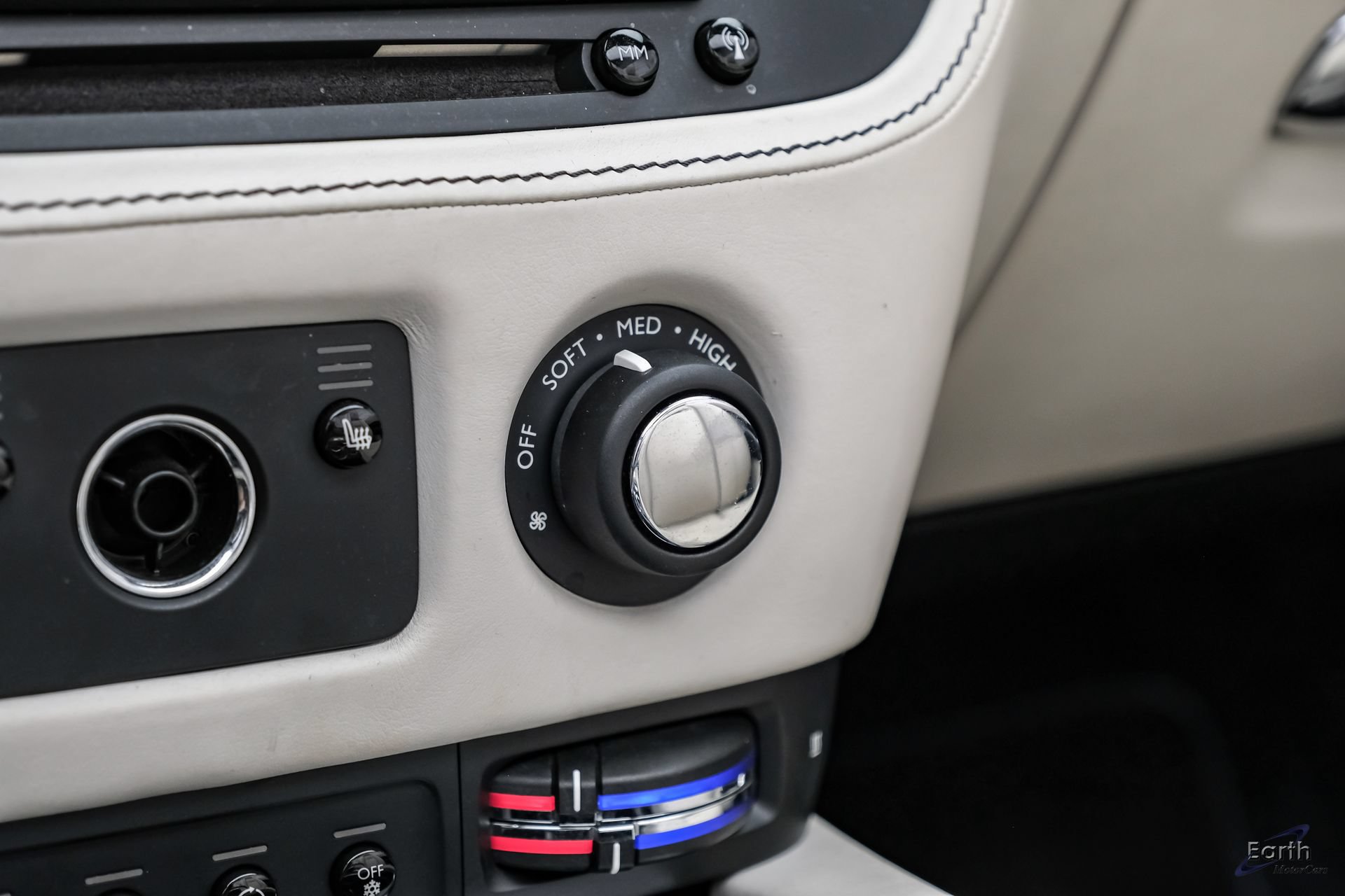 Used 2017 Rolls-Royce Dawn RWD image 77
