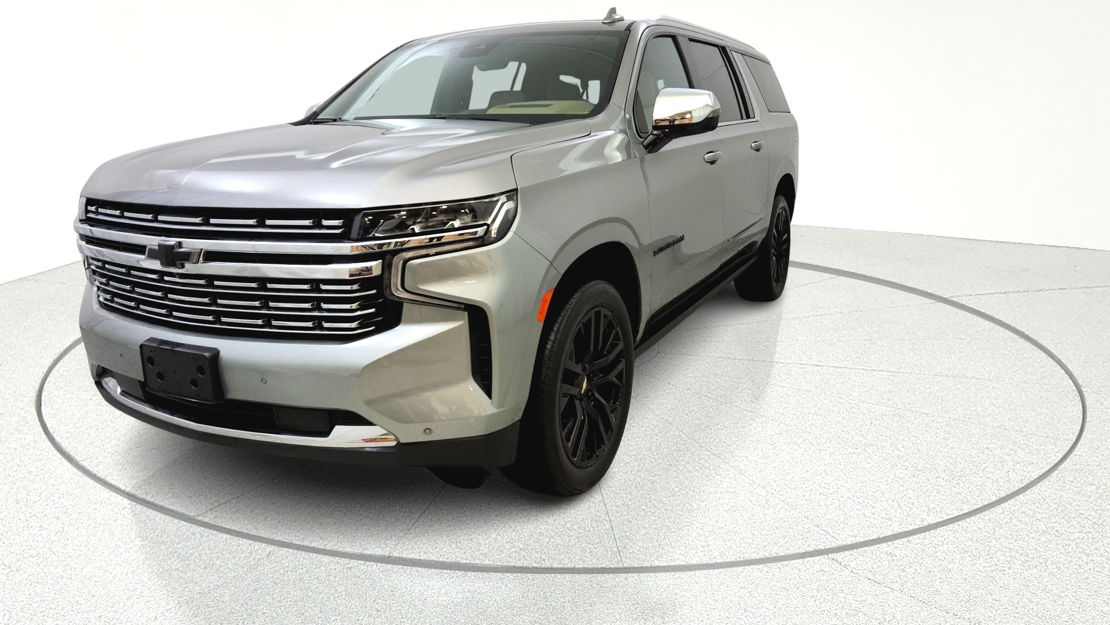 Used 2023 Chevrolet Suburban Premier AWD/4WD image 3