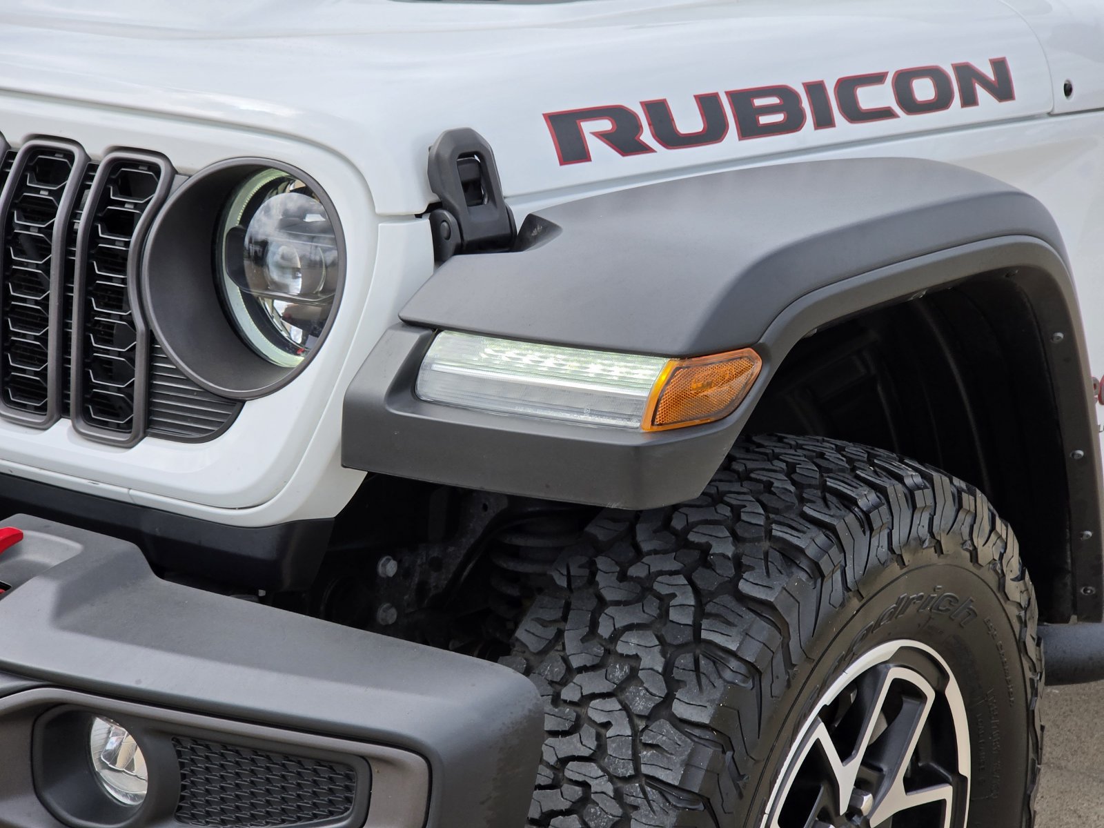Used 2024 Jeep Wrangler Unlimited Rubicon w/ Convenience Group AWD/4WD image 9