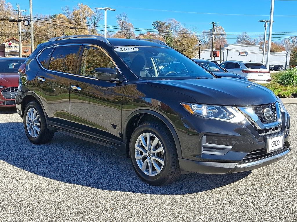 Used 2019 Nissan Rogue SV image 3