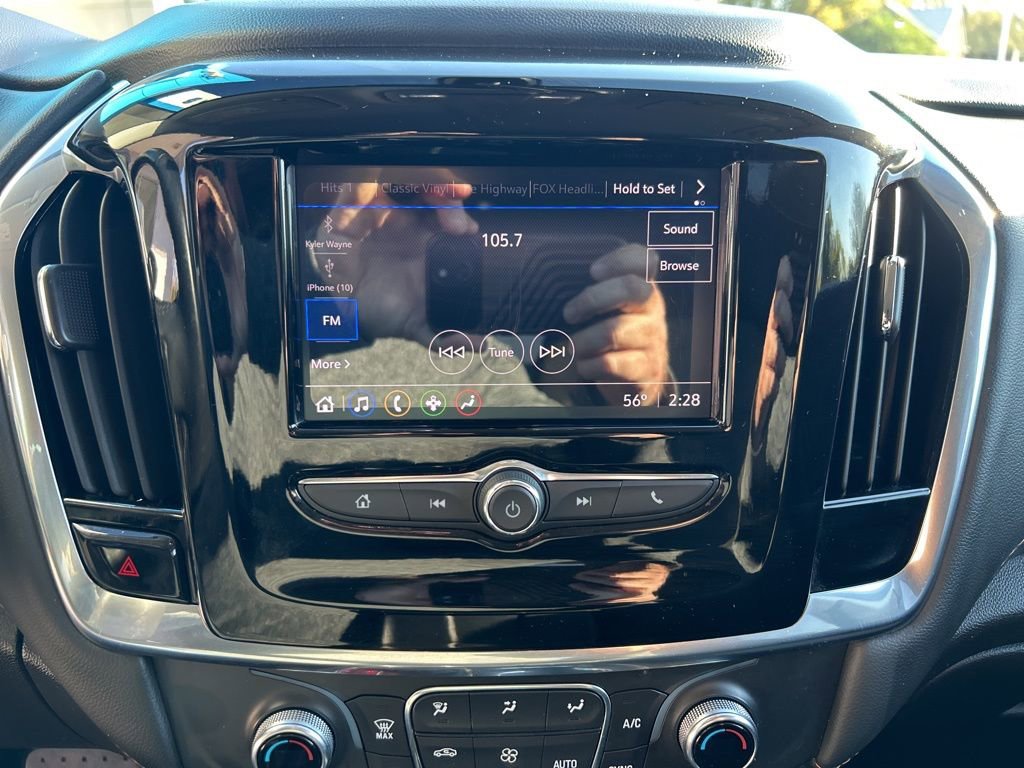 Used 2021 Chevrolet Traverse LT image 14