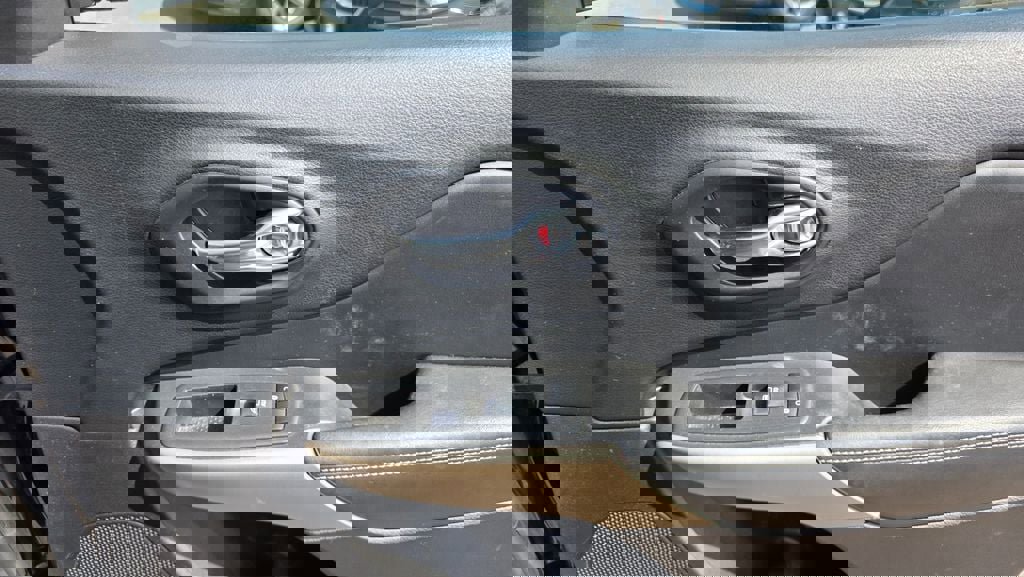 Used 2018 Jeep Cherokee Limited image 38