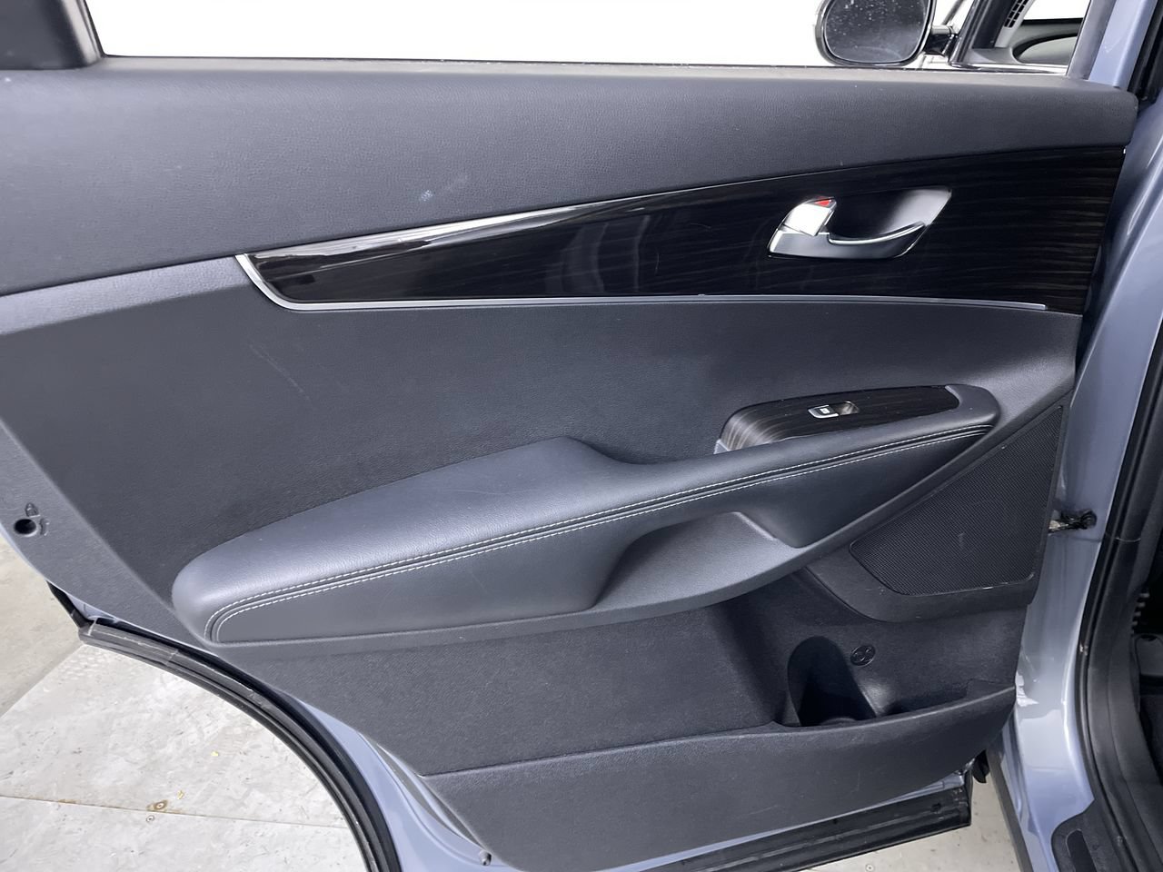 Used 2020 Kia Sorento LX AWD/4WD image 18
