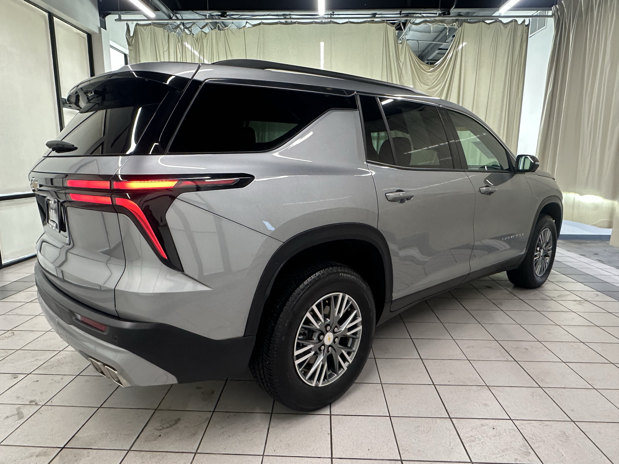 Certified 2026 Chevrolet Traverse LT w/ Driver Confidence Package FWD image 3