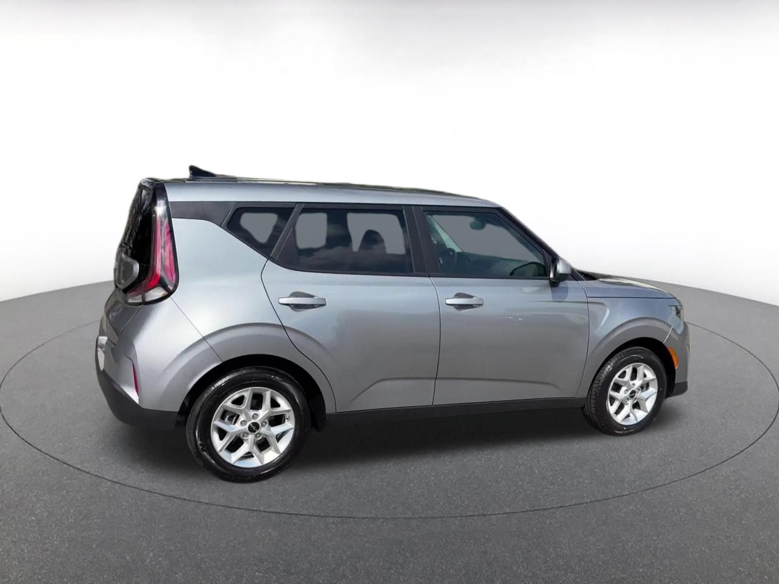 Used 2025 Kia Soul LX w/ LX Technology Package FWD image 15