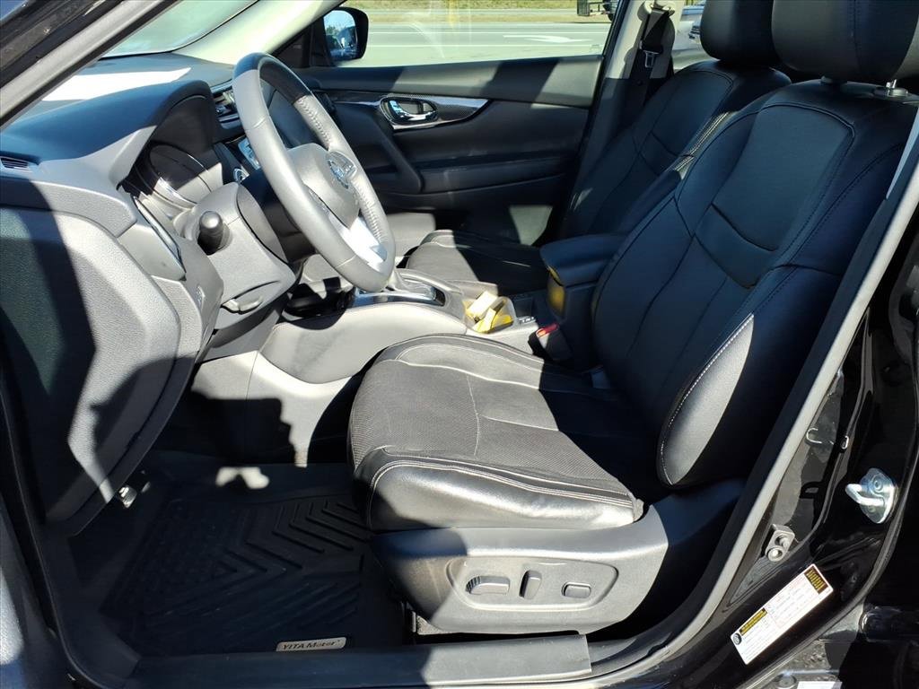 Used 2017 Nissan Rogue SL w/ SL Premium Package image 15