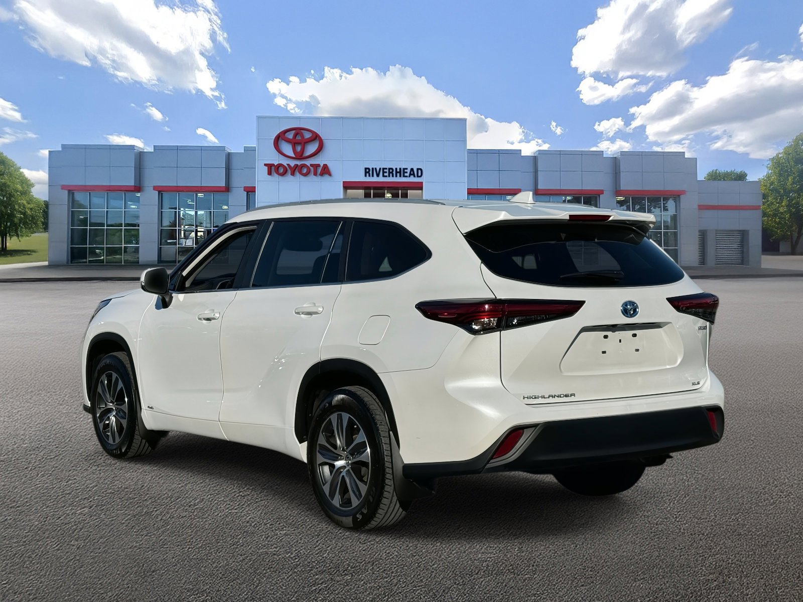 Used 2023 Toyota Highlander XLE image 4