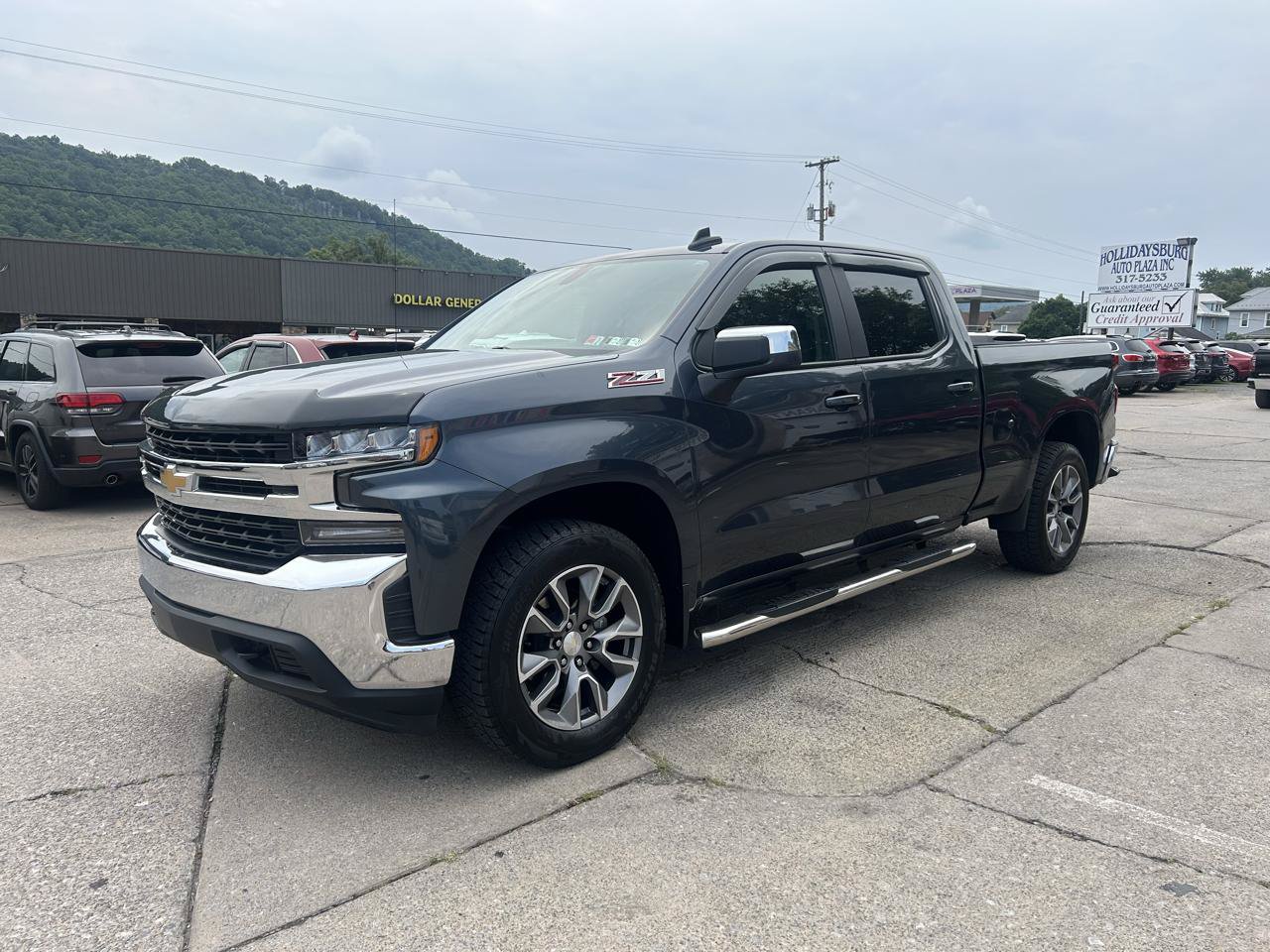 Used 2022 Chevrolet Silverado 1500 LT AWD/4WD image 3