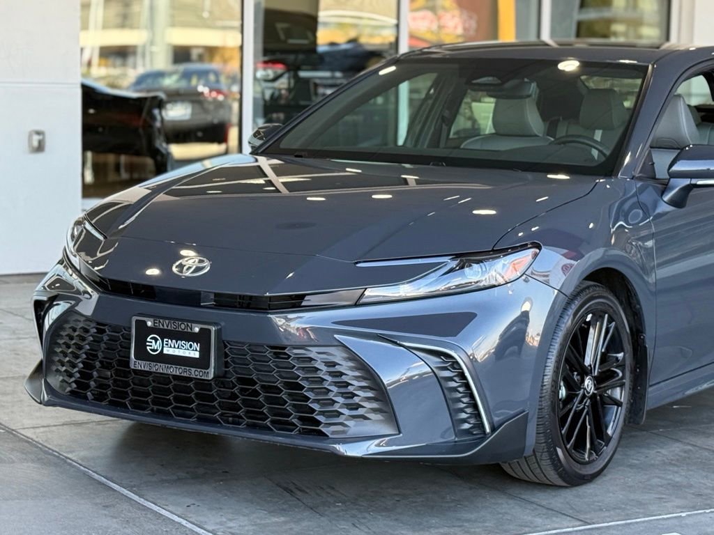 Certified 2025 Toyota Camry SE image 3