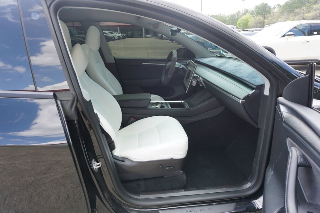 Used 2023 Tesla Model Y Long Range image 20