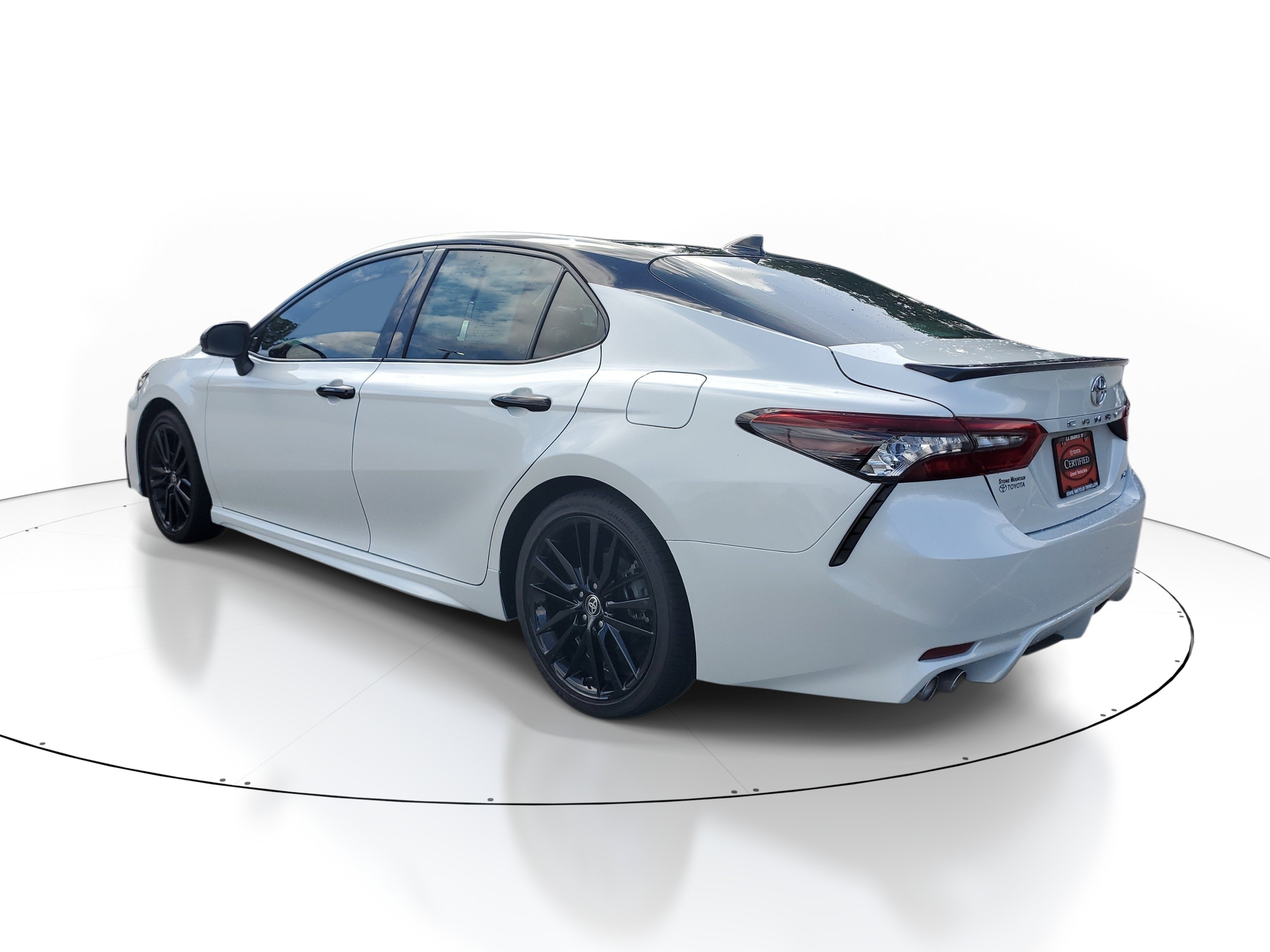Used 2024 Toyota Camry XSE FWD image 4
