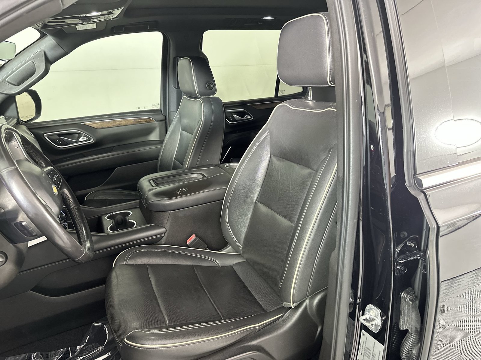 Used 2021 Chevrolet Tahoe Premier w/ Premium Package RWD image 11