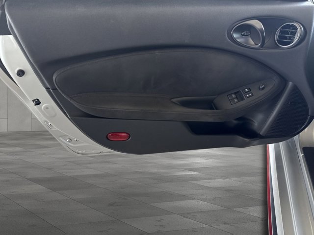 Used 2018 Nissan 370Z NISMO RWD image 8