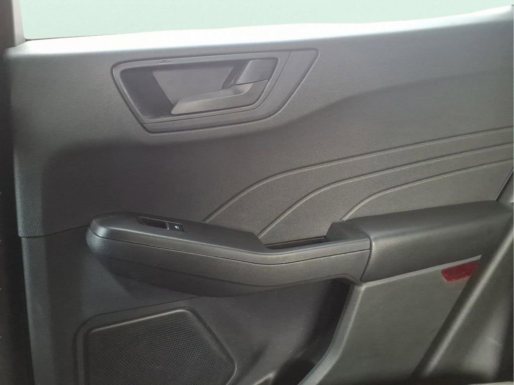 Used 2022 Ford Escape SE w/ Cold Weather Package image 25