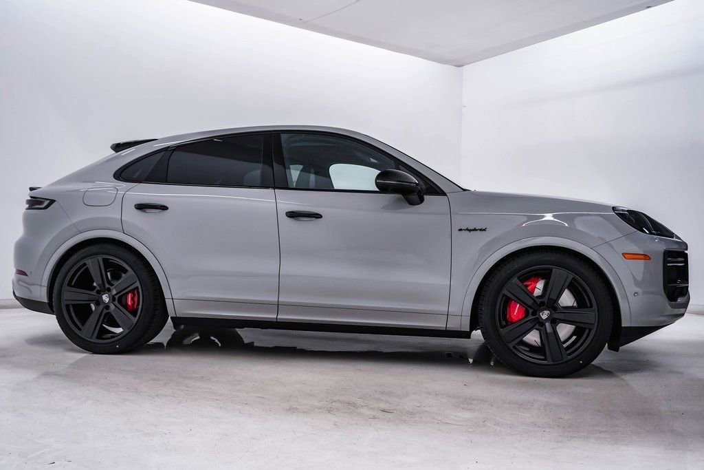 New 2025 Porsche Cayenne Turbo image 9