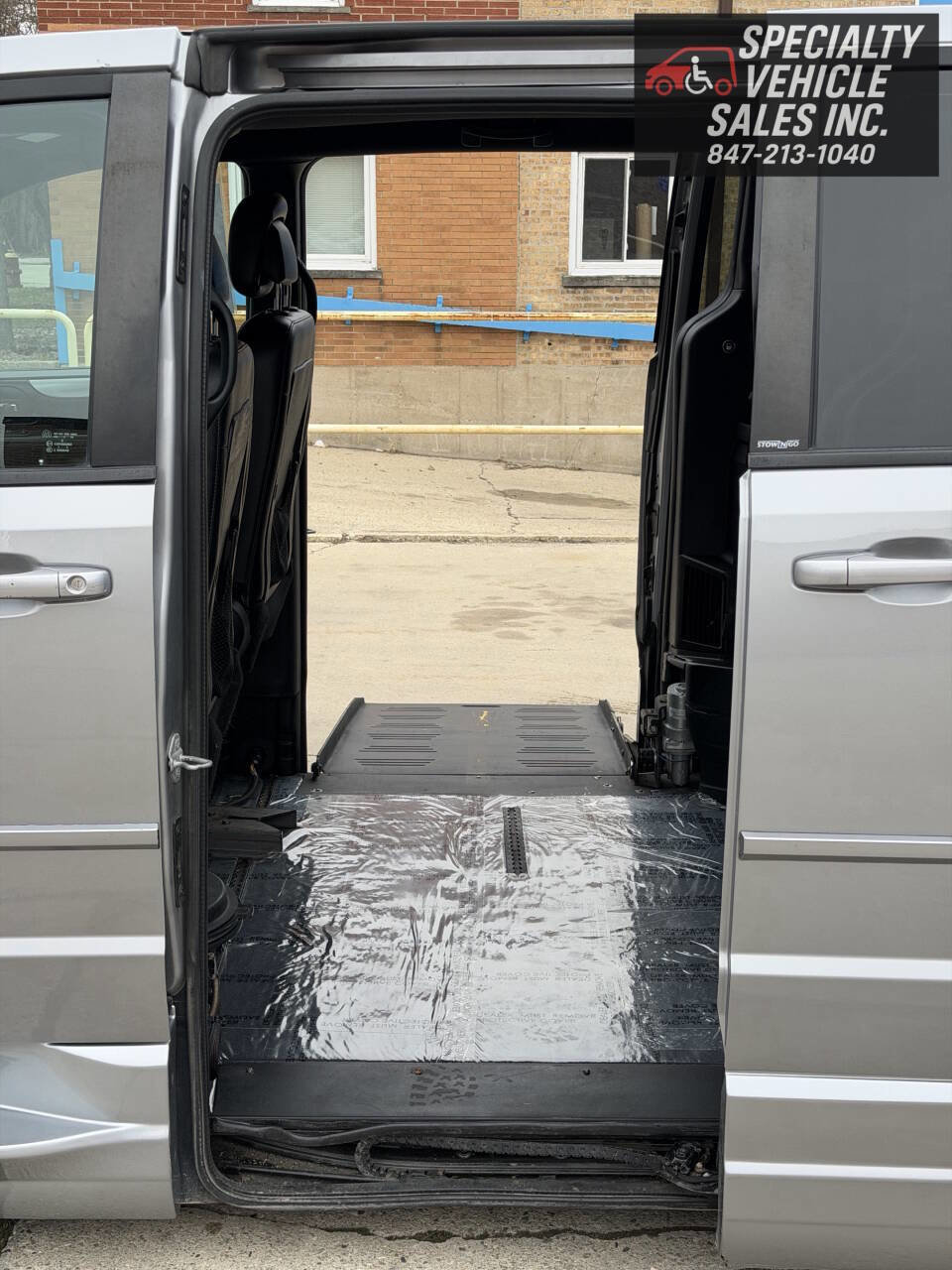 Used 2014 Dodge Grand Caravan R/T image 13