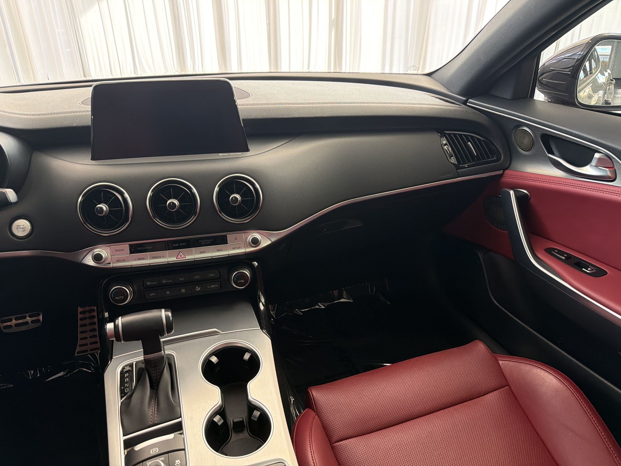 Used 2020 Kia Stinger GT1 RWD image 30