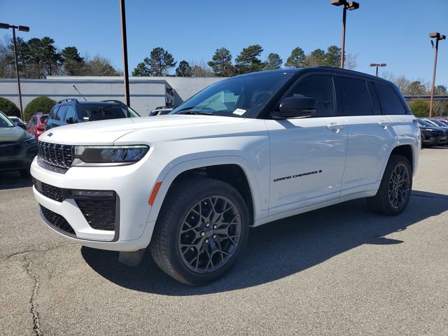 New 2026 Jeep Grand Cherokee Summit image 3