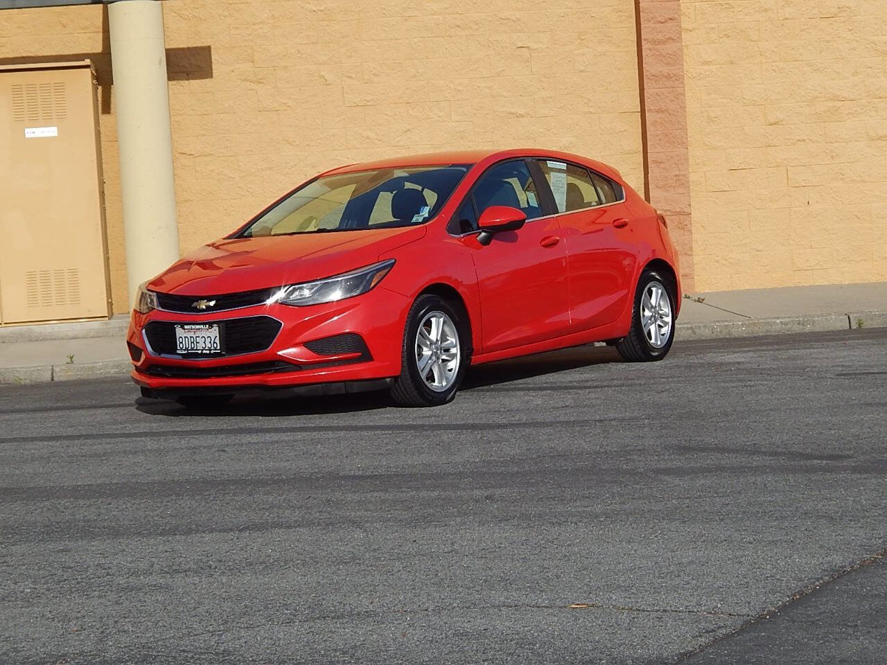 Used 2017 Chevrolet Cruze LT w/ Convenience Package FWD image 1