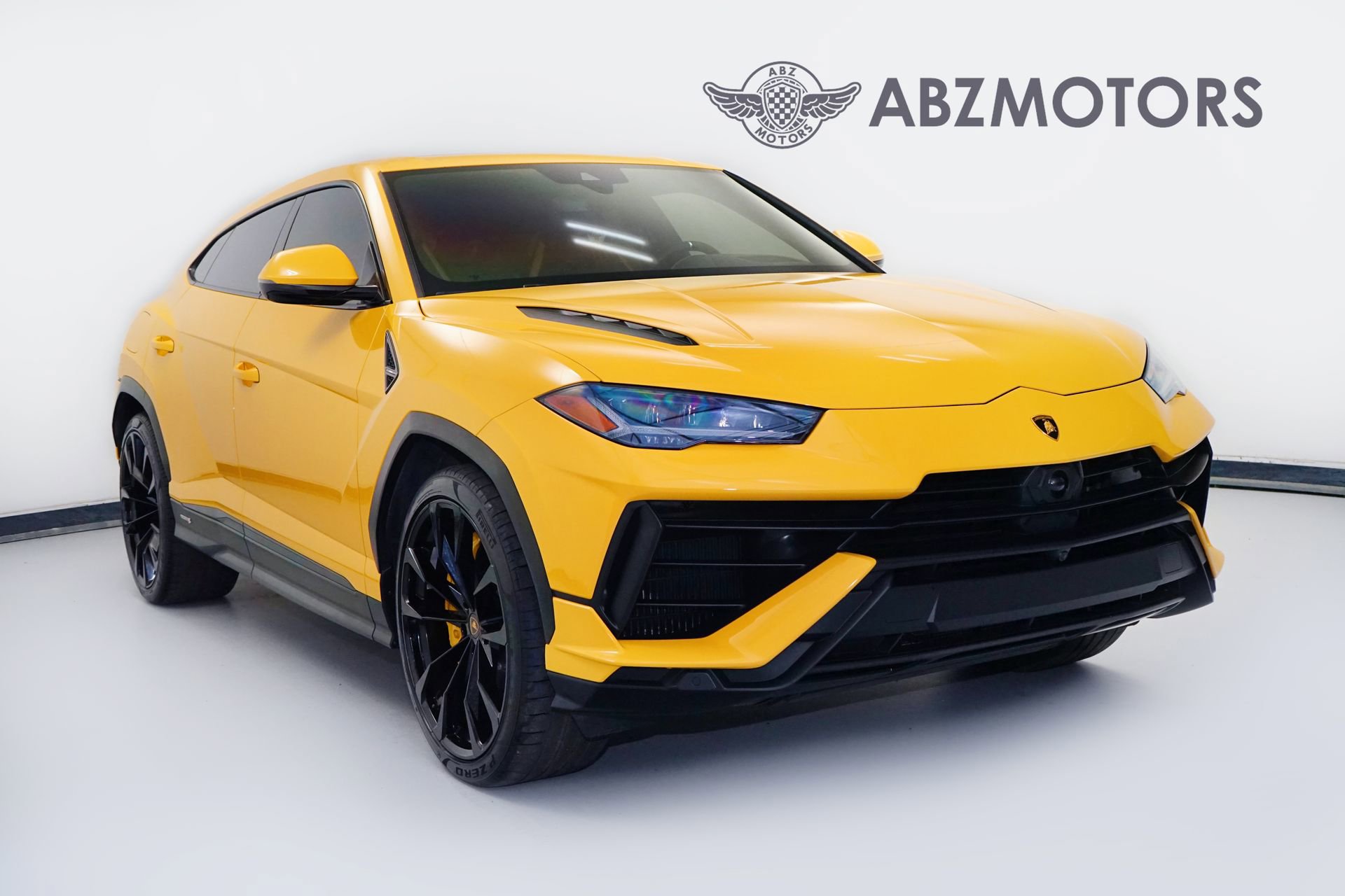 Used 2023 Lamborghini Urus S image 1