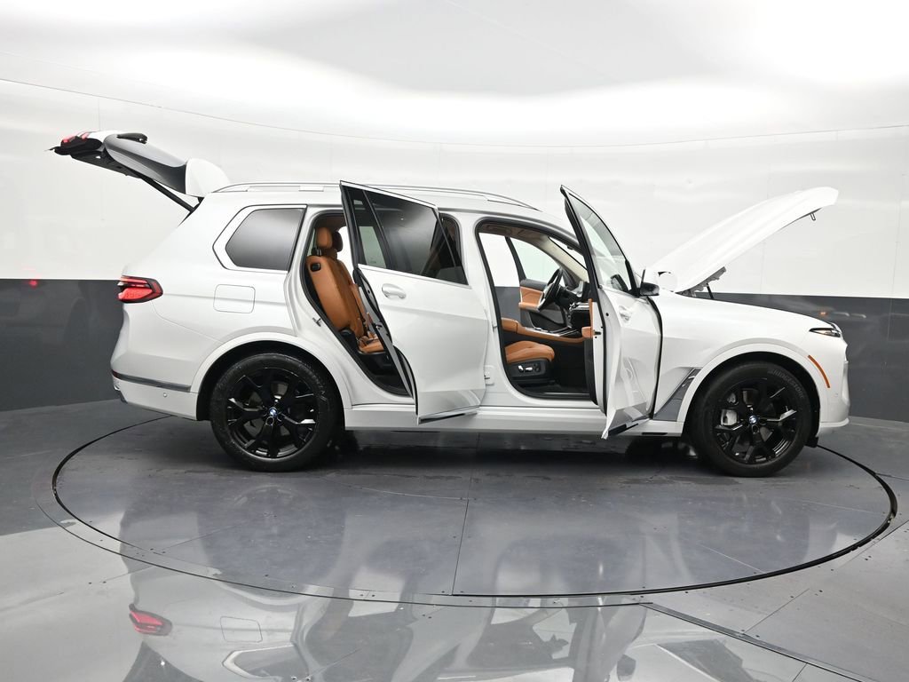 Used 2024 BMW X7 xDrive40i w/ Premium Package image 33