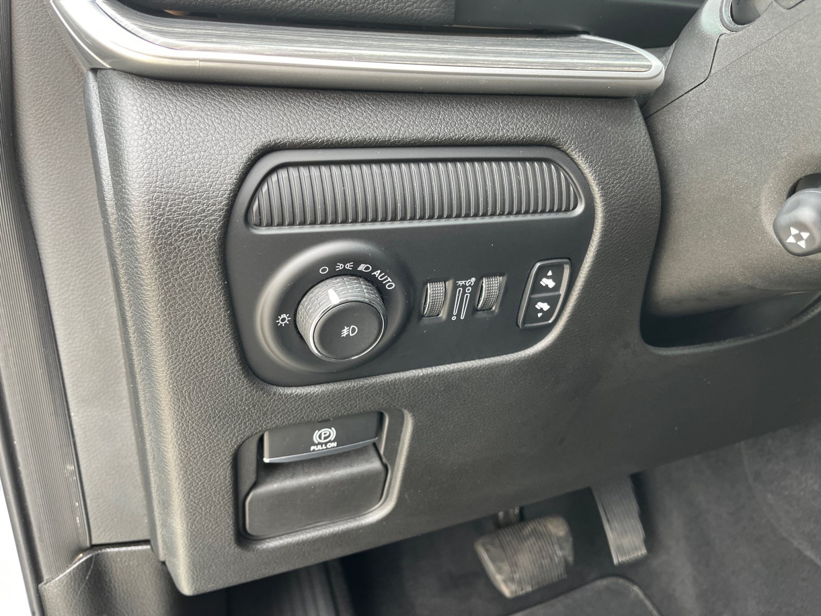 Used 2024 Jeep Wagoneer Series II AWD/4WD image 24
