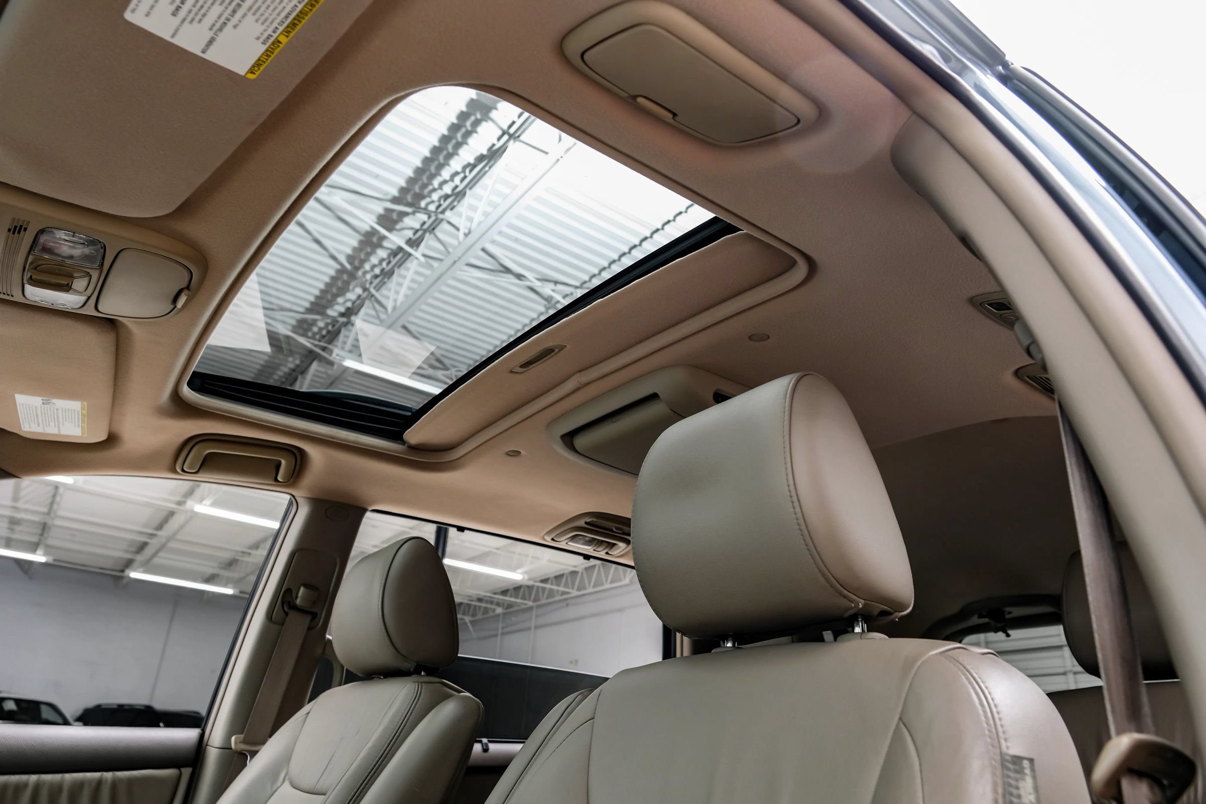 Used 2010 Toyota Sienna XLE Limited FWD image 4