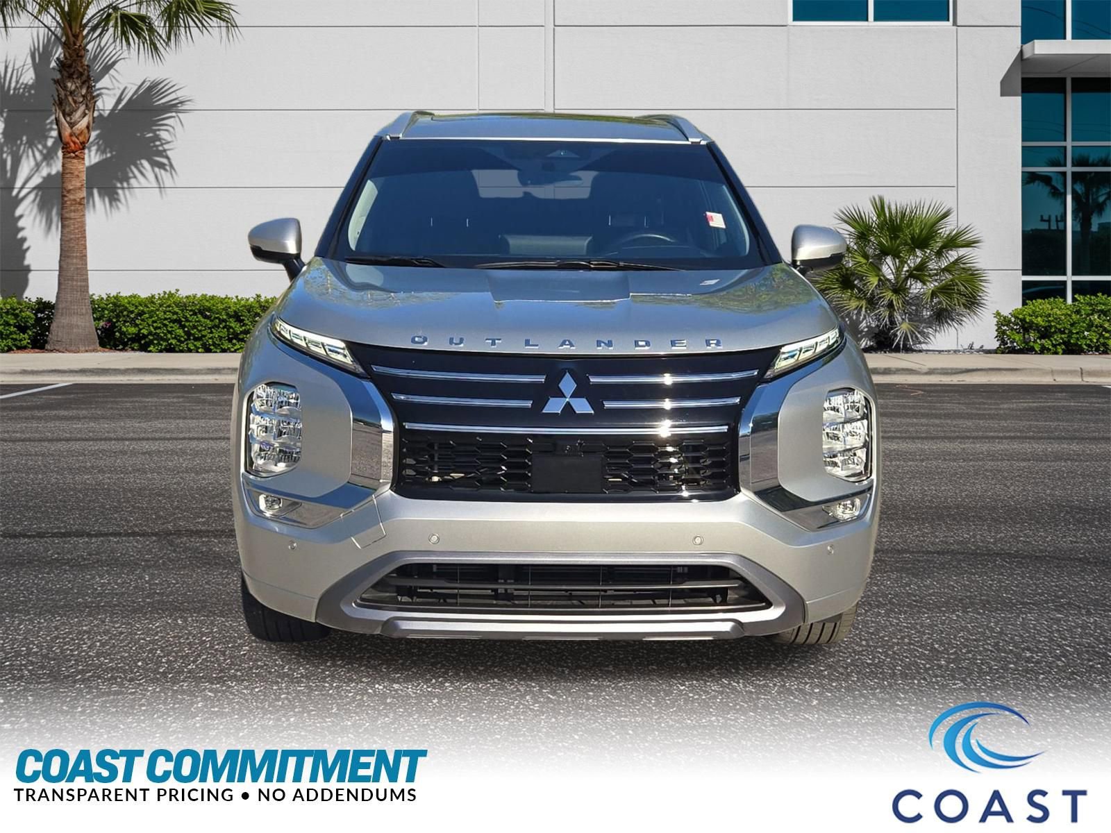 Used 2025 Mitsubishi Outlander SEL image 2