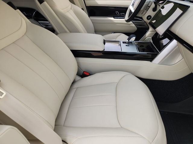 New 2026 Land Rover Range Rover Long Wheelbase SE image 10