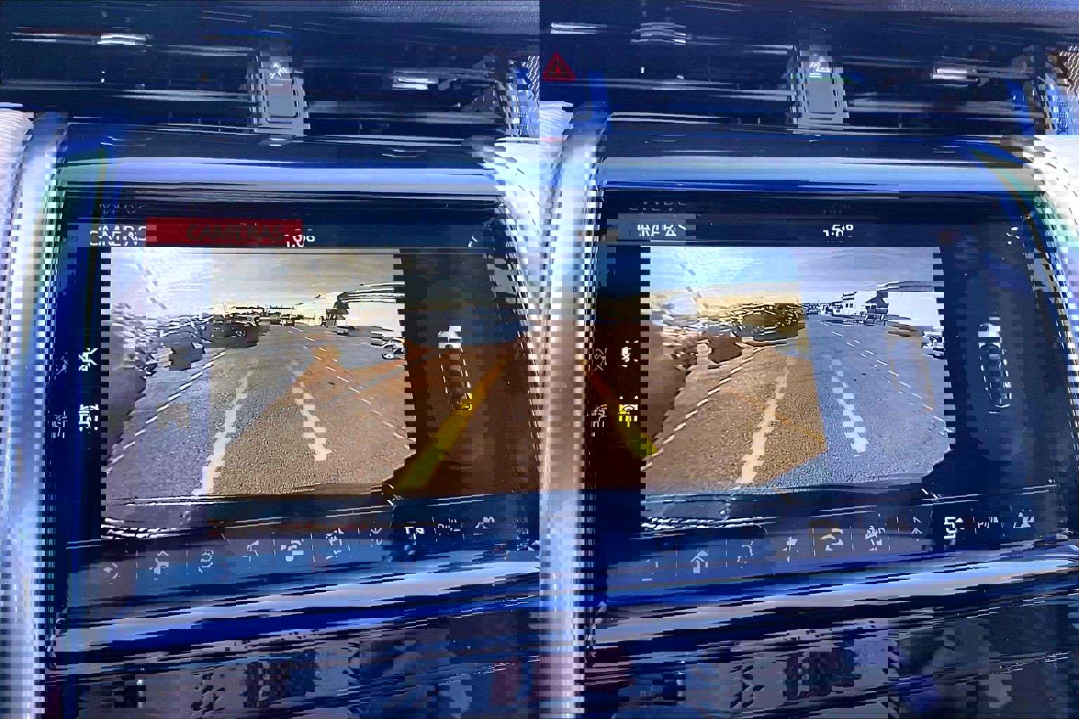 Used 2020 Land Rover Discovery Sport SE R-Dynamic image 19