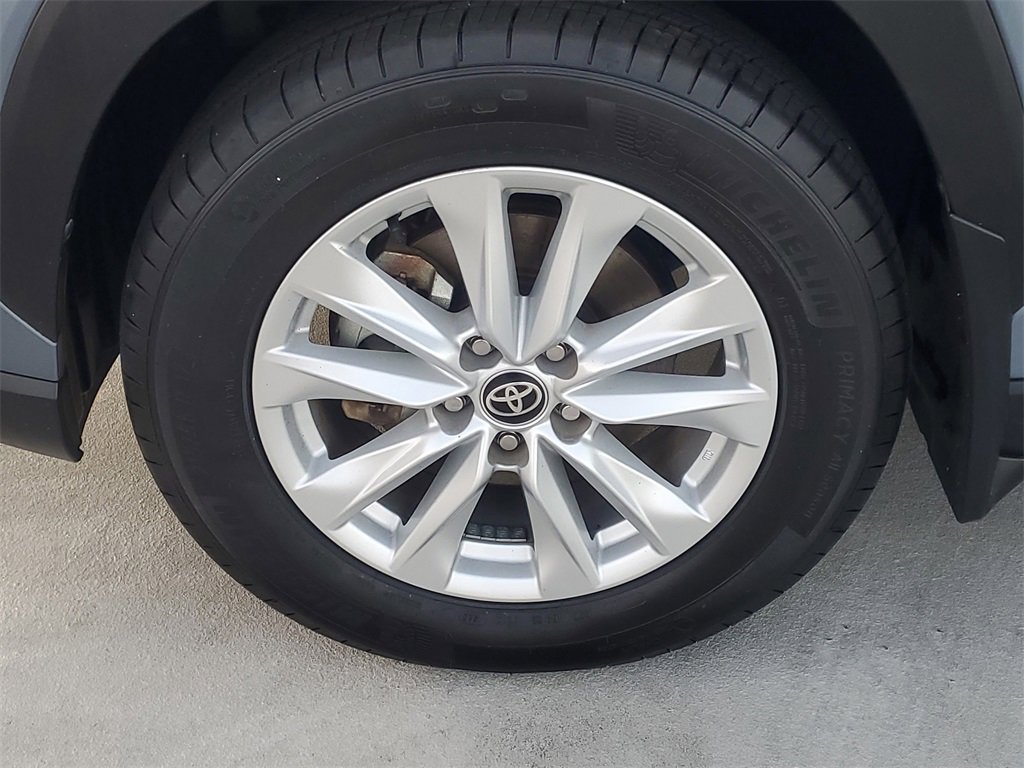 Certified 2023 Toyota Corolla Cross LE image 5