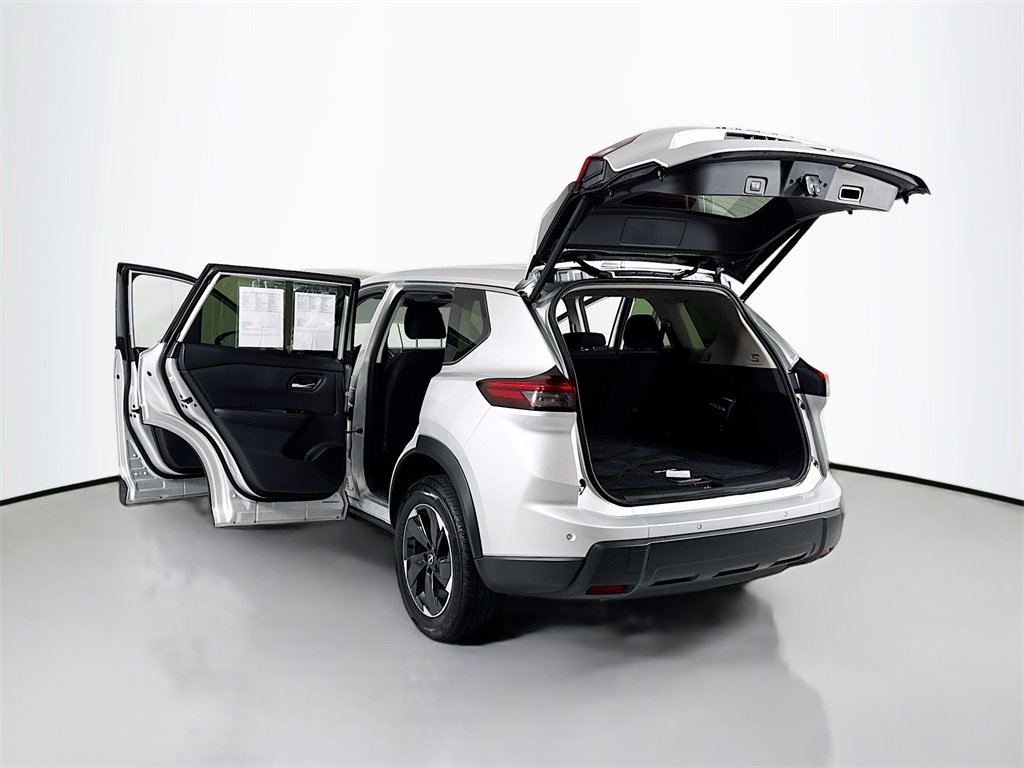 Used 2024 Nissan Rogue SV image 25