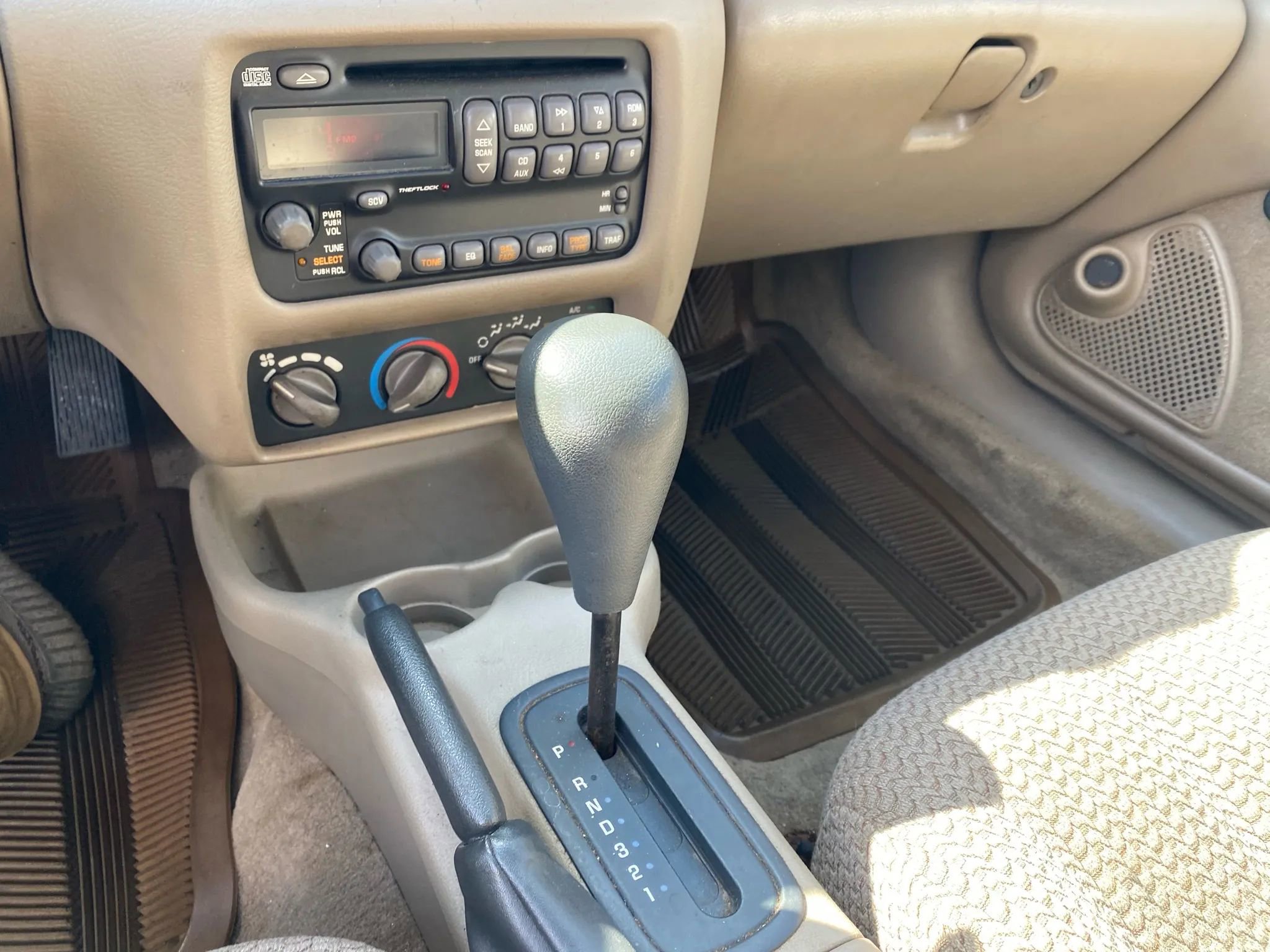 Used 2002 Pontiac Sunfire SE image 16