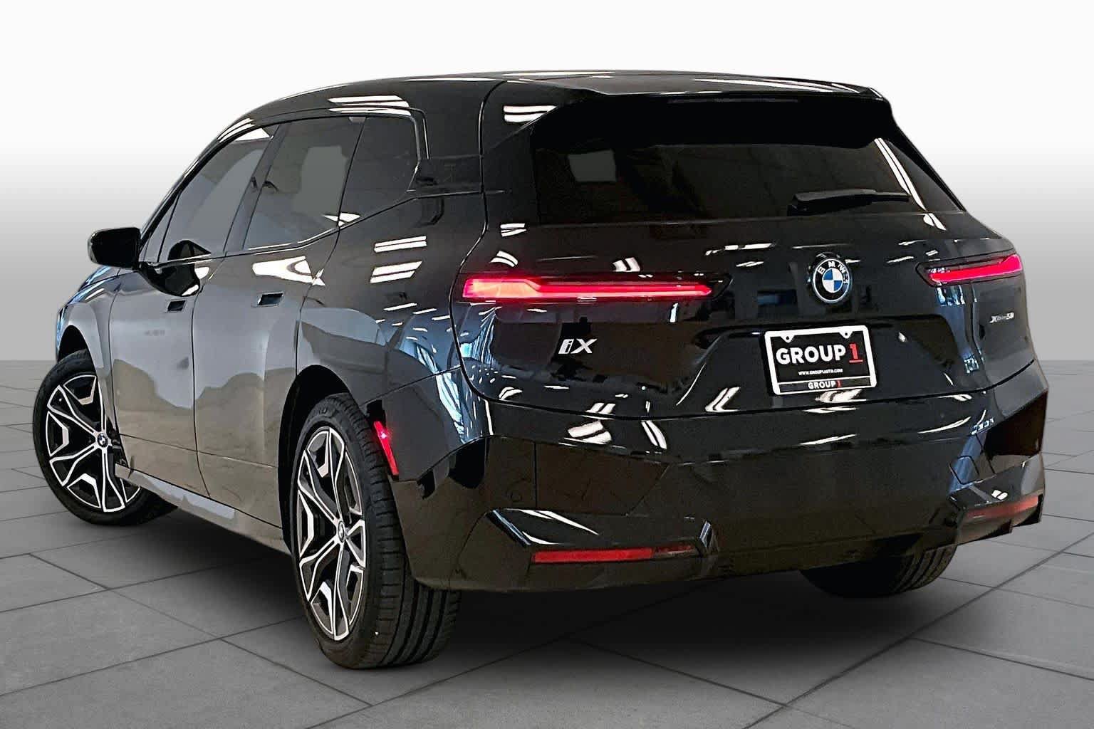 Used 2025 BMW iX xDrive50 w/ Premium Package AWD/4WD image 11