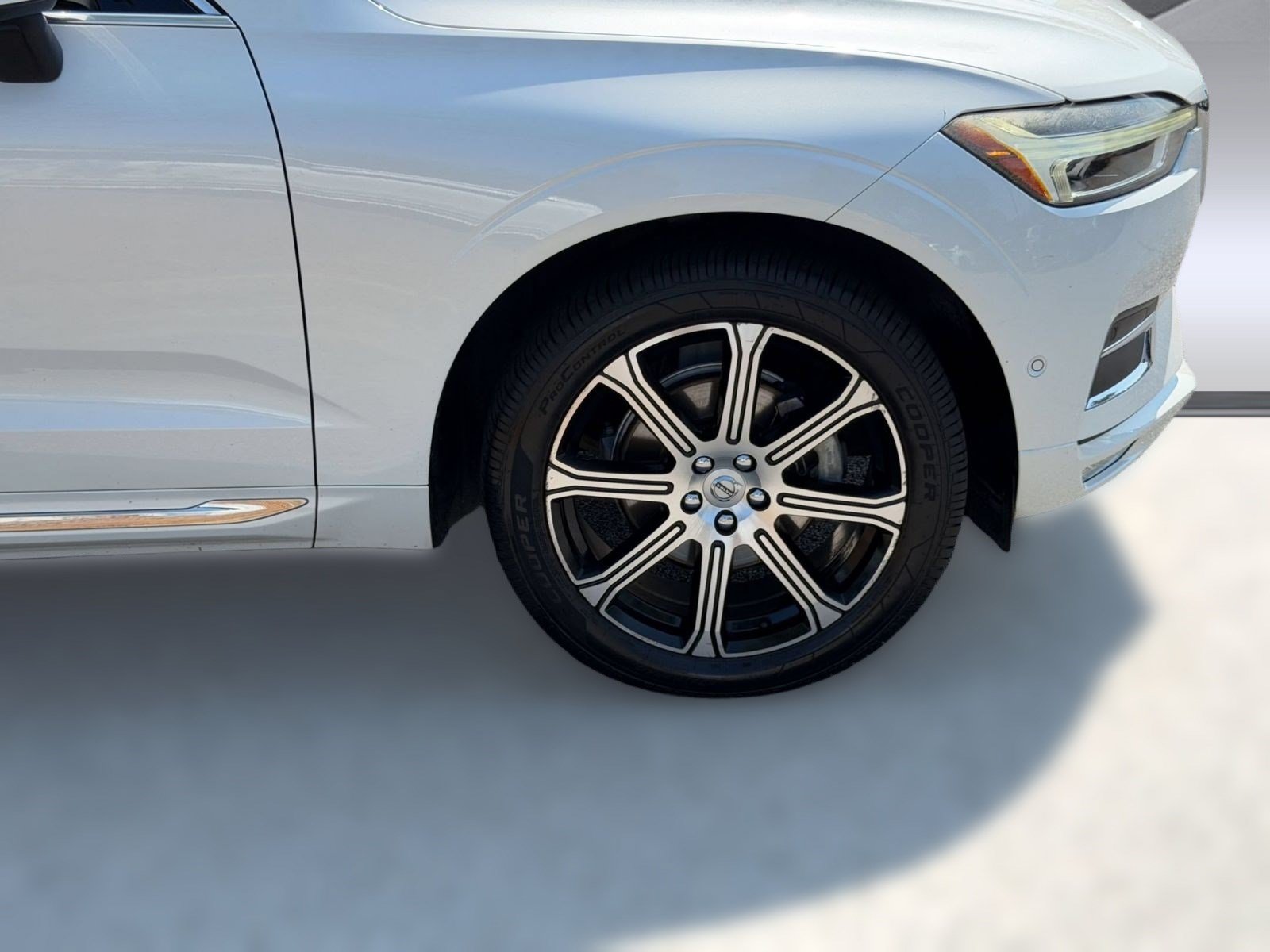 Used 2019 Volvo XC60 T5 Inscription w/ Protection Package Premier FWD image 12