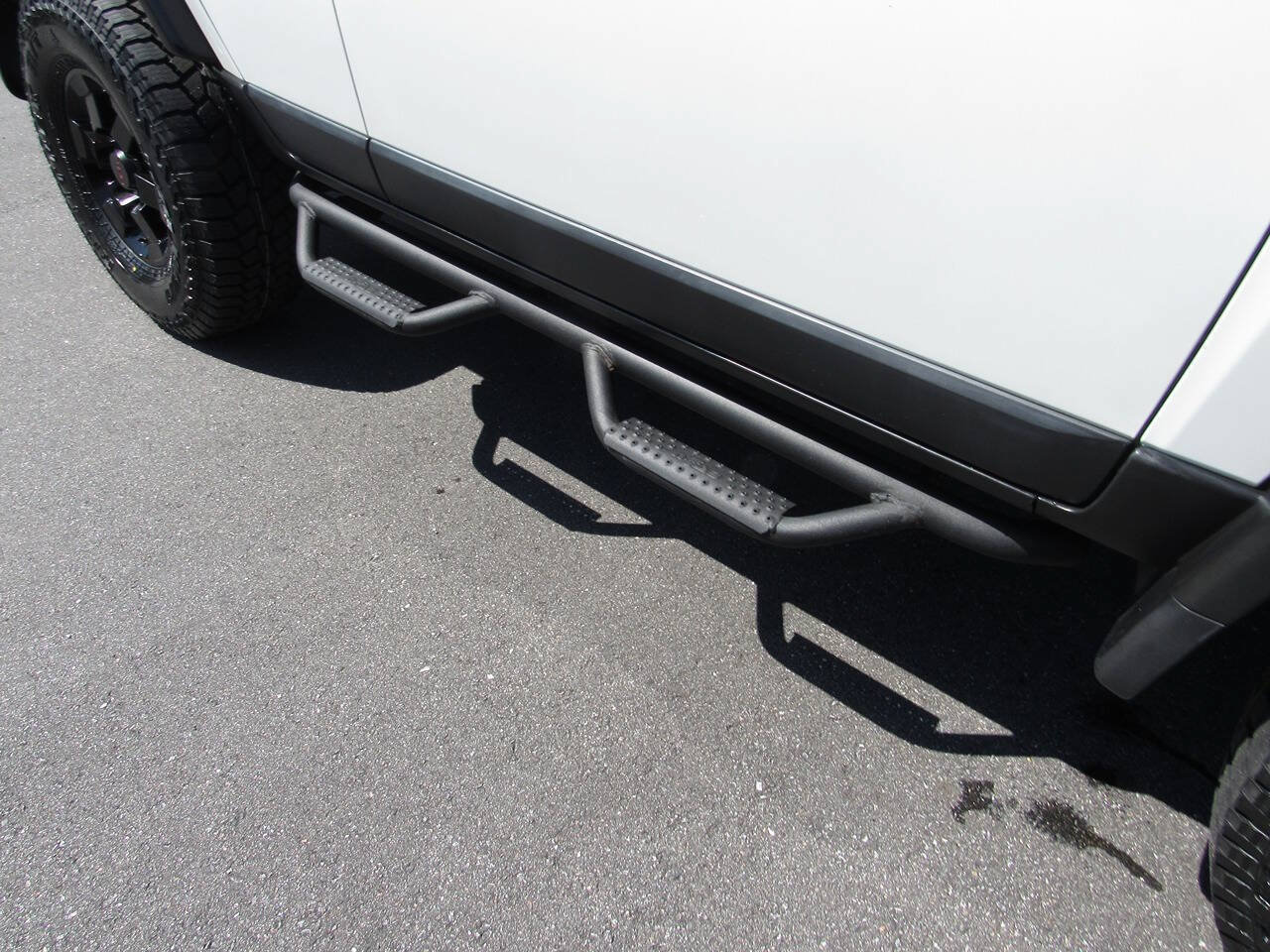 Used 2014 Toyota FJ Cruiser 4WD w/ Upgrade Package image 17