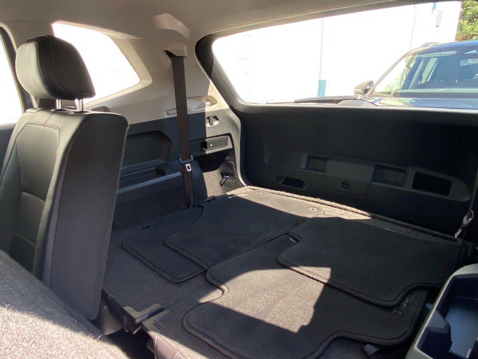Used 2019 Volkswagen Tiguan SE FWD image 19