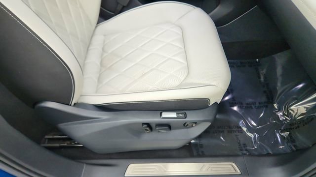 Used 2025 Volkswagen Atlas Cross Sport SEL Premium R-Line AWD/4WD image 22