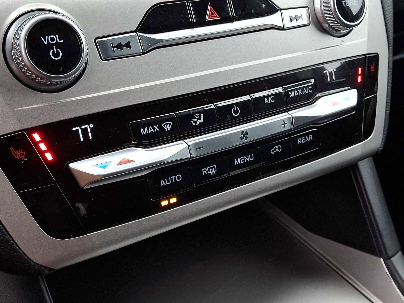 Used 2021 Ford Explorer XLT image 16