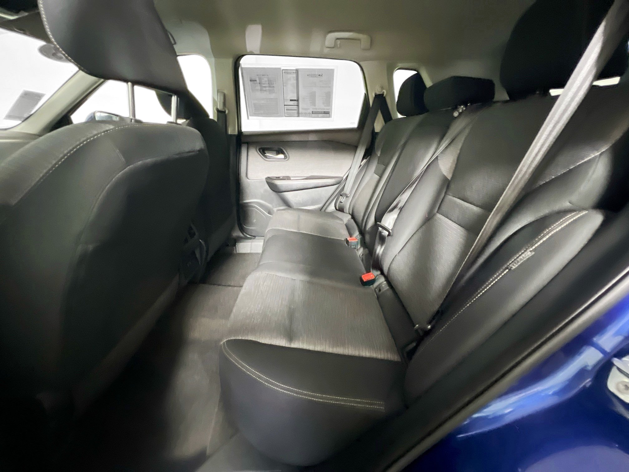 Used 2023 Nissan Rogue SV AWD/4WD image 28