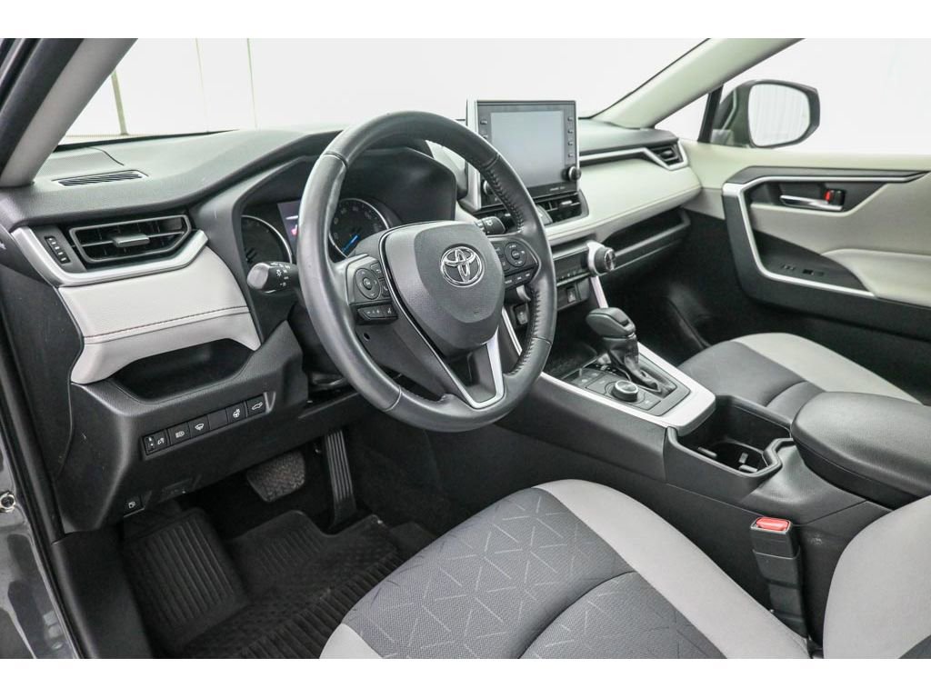 Used 2022 Toyota RAV4 XLE w/ Convenience Package image 9