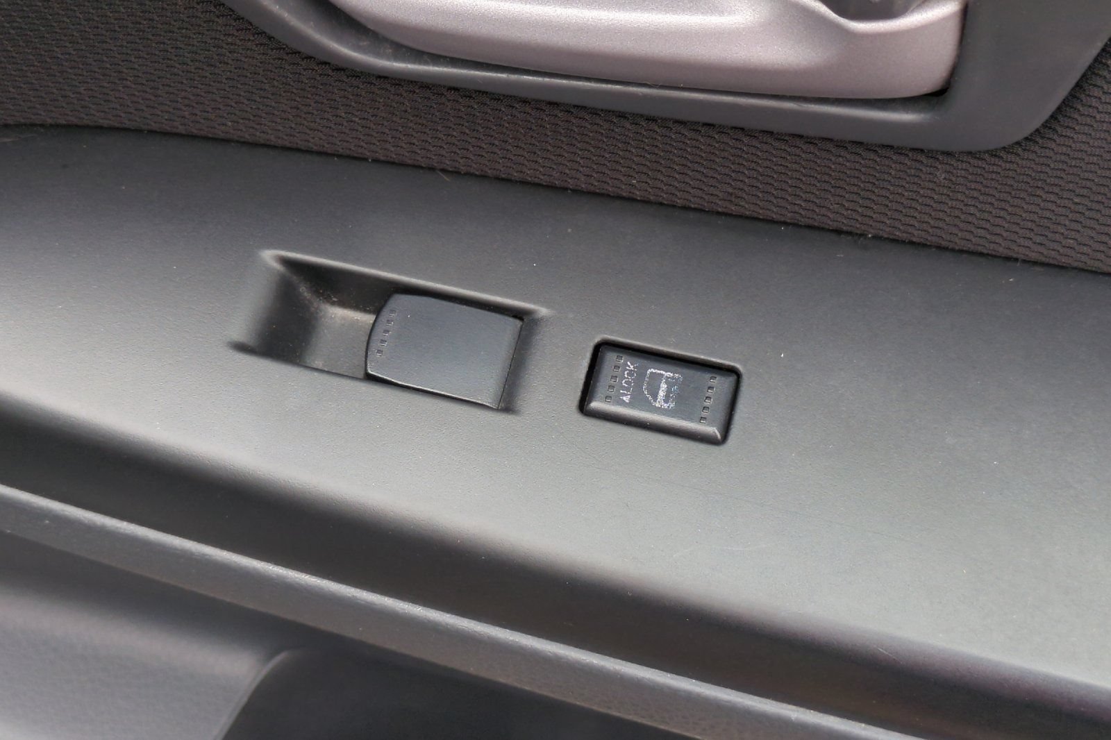 Used 2009 Suzuki SX4 AWD Hatchback w/ Touring Pkg image 21