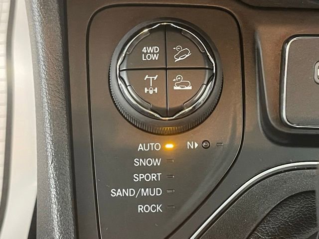 Used 2019 Jeep Cherokee Trailhawk w/ Cold Weather Group image 43