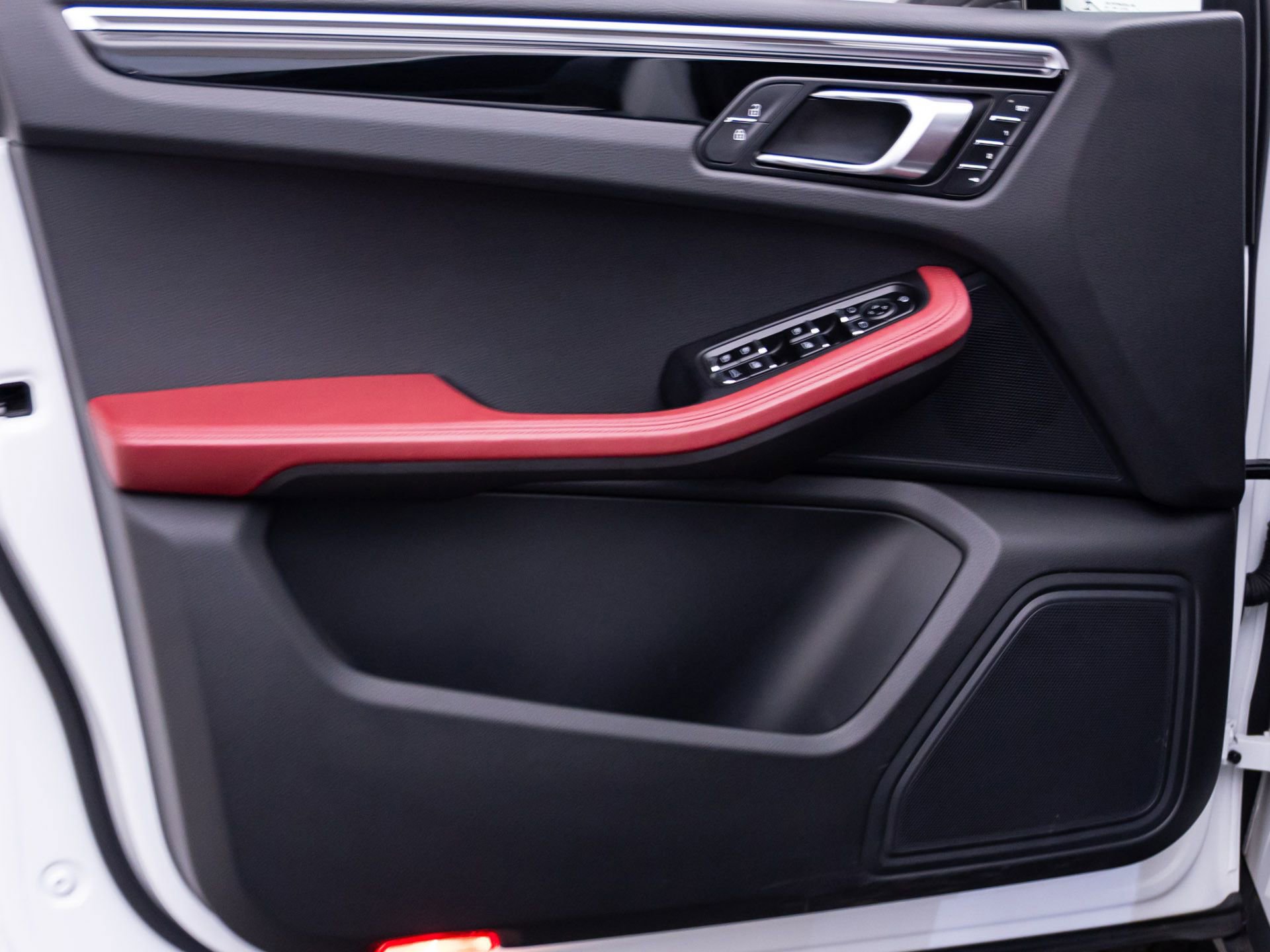 Certified 2023 Porsche Macan Turbo image 14