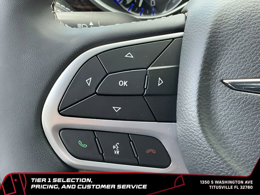 Used 2024 Chrysler Pacifica Limited FWD image 28