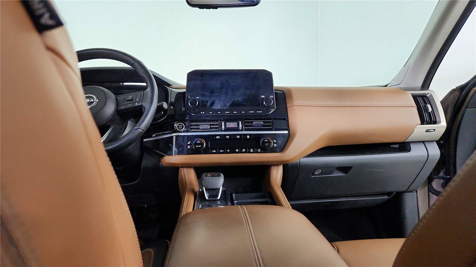 Used 2023 Nissan Pathfinder Platinum w/ Cargo Package FWD image 15