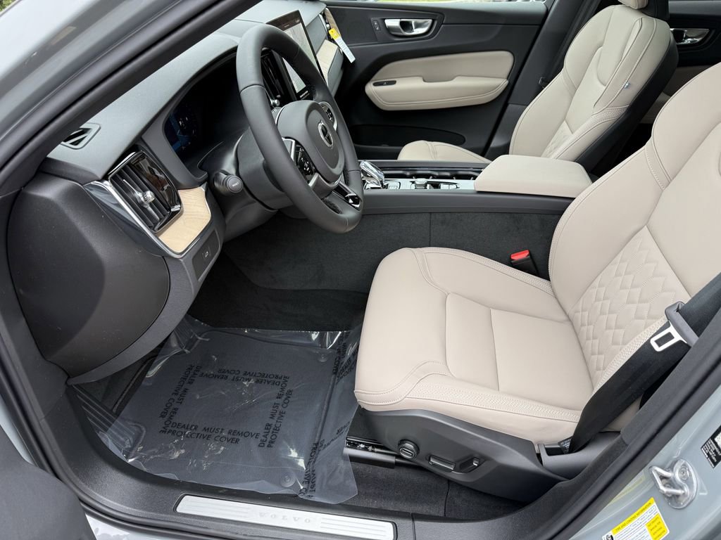 New 2026 Volvo XC60 B5 Core w/ Climate Package image 9