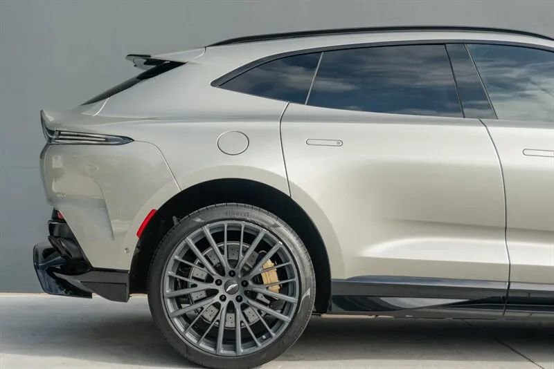 Used 2023 Aston Martin DBX 707 image 38